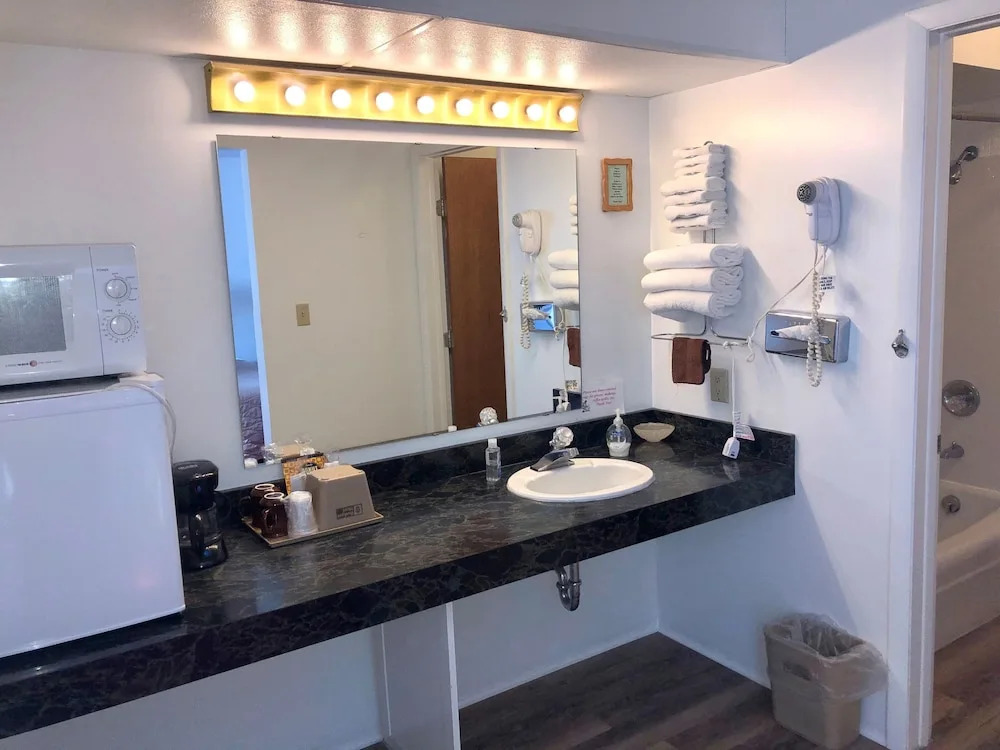 Budget Host Inn
