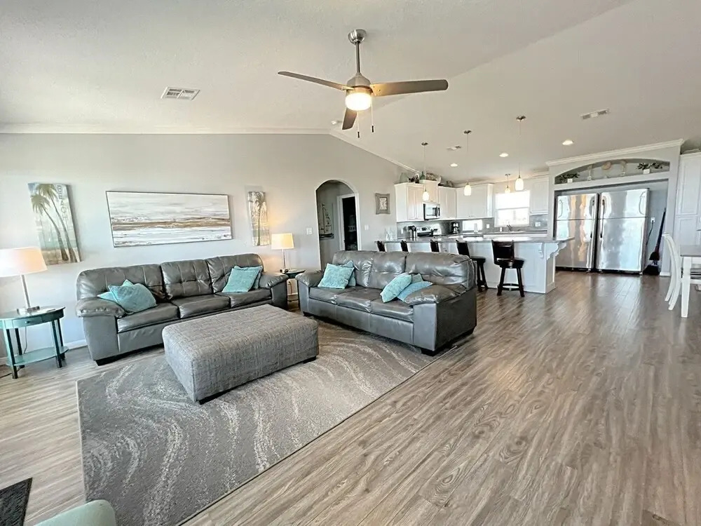 Beaches Be Trippin' 4 Bedroom Home by RedAwning