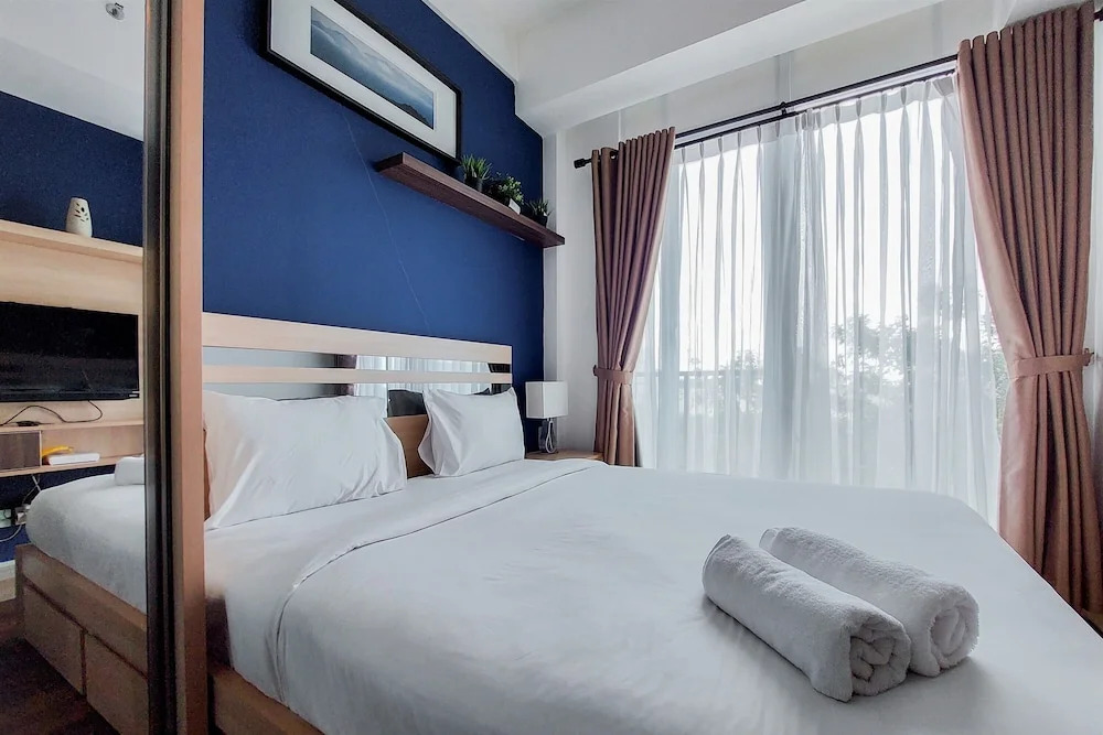 Nice and Elegant Studio at Tree Park City Apartment By Travelio