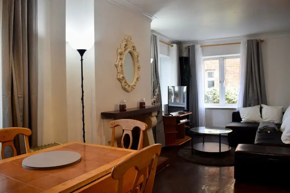 3 Bedroom Flat With Parking In Inchicore