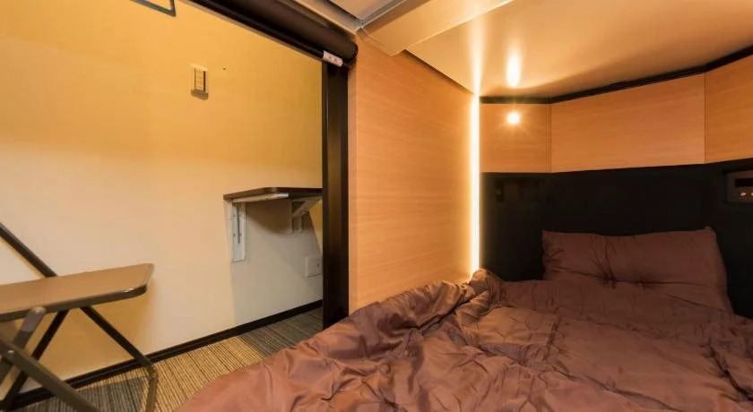Ryoma Higashiazuma - Hostel