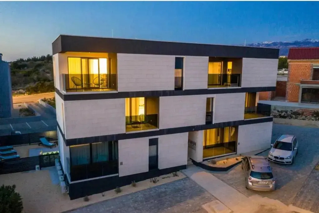 Apartments House Novel
