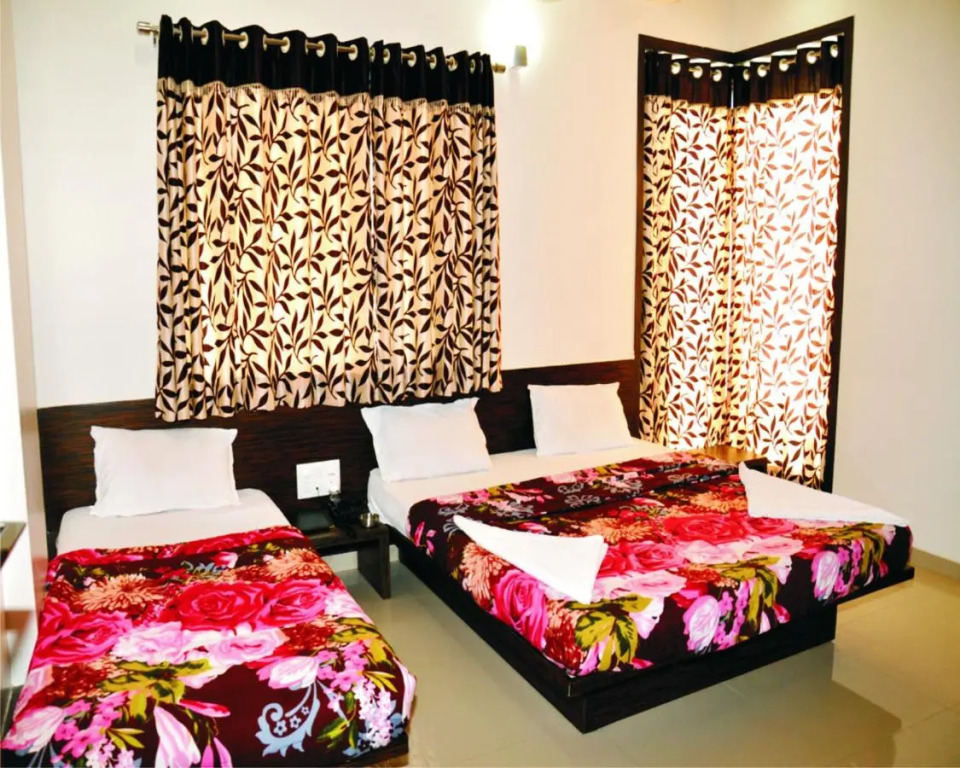 Hotel Shradha Saburi Palace