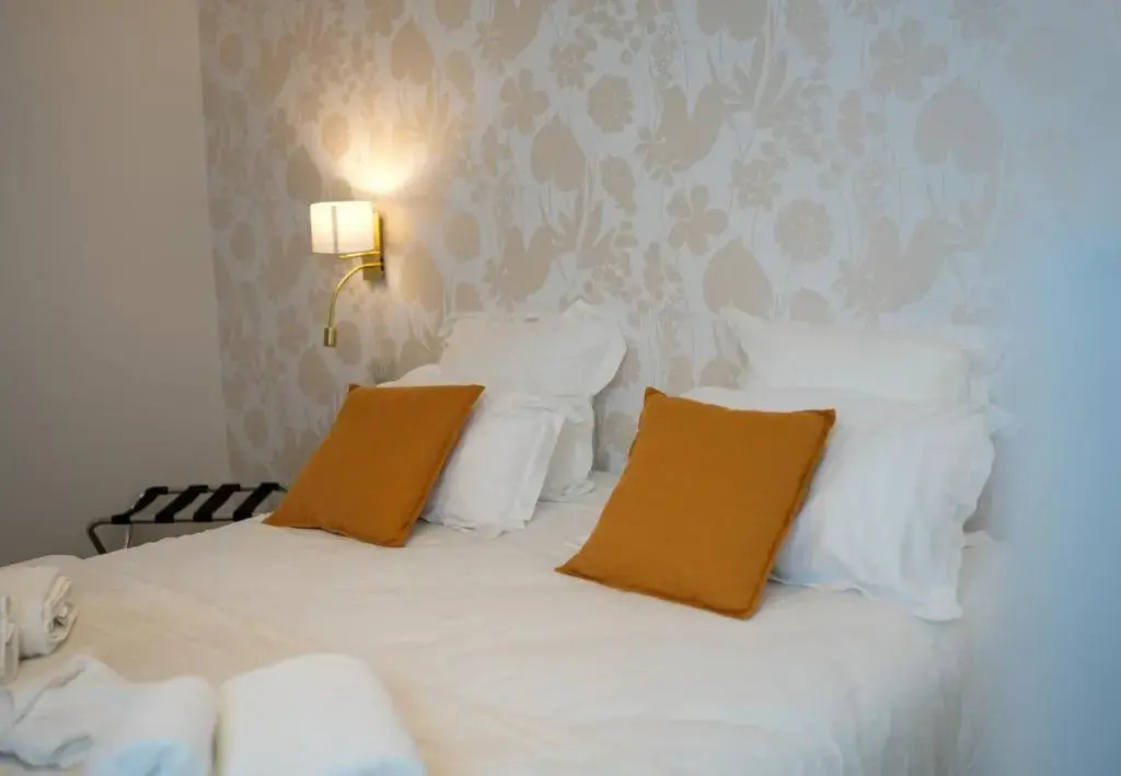 Hôtel Échappée en Baie - Chambres climatisées -Parking privé gratuit dont forfaits bornes électriques réservable