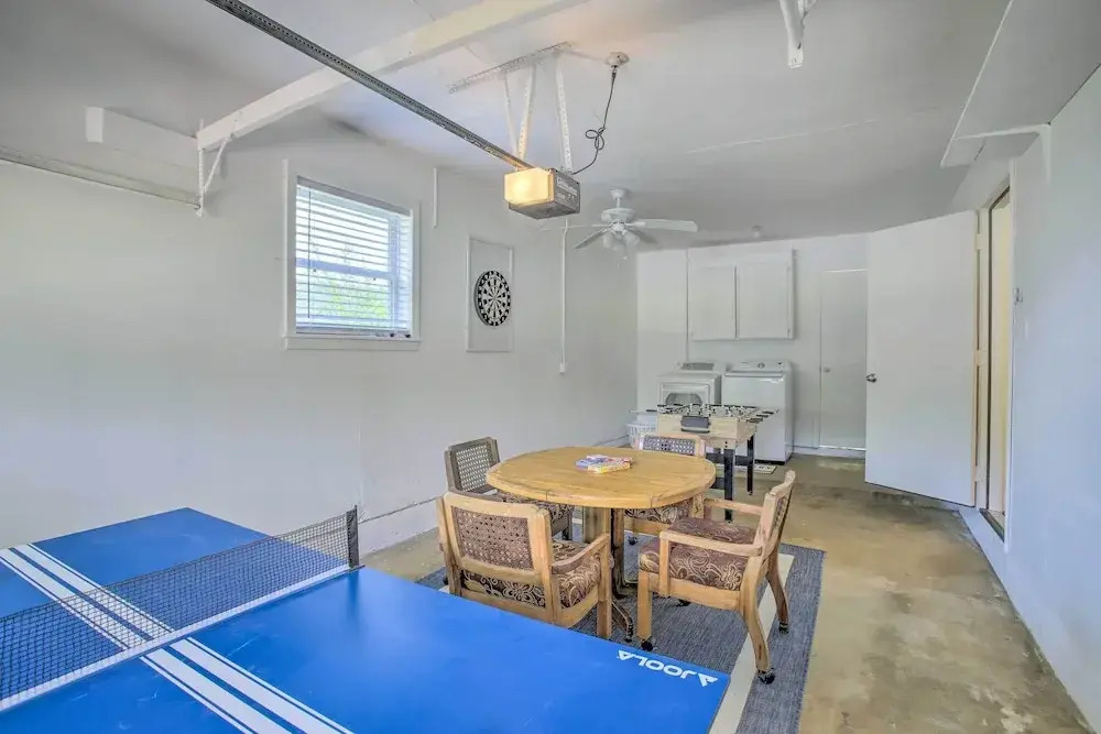 1 Mi to Main St: Brenham Retreat w/ Game Room