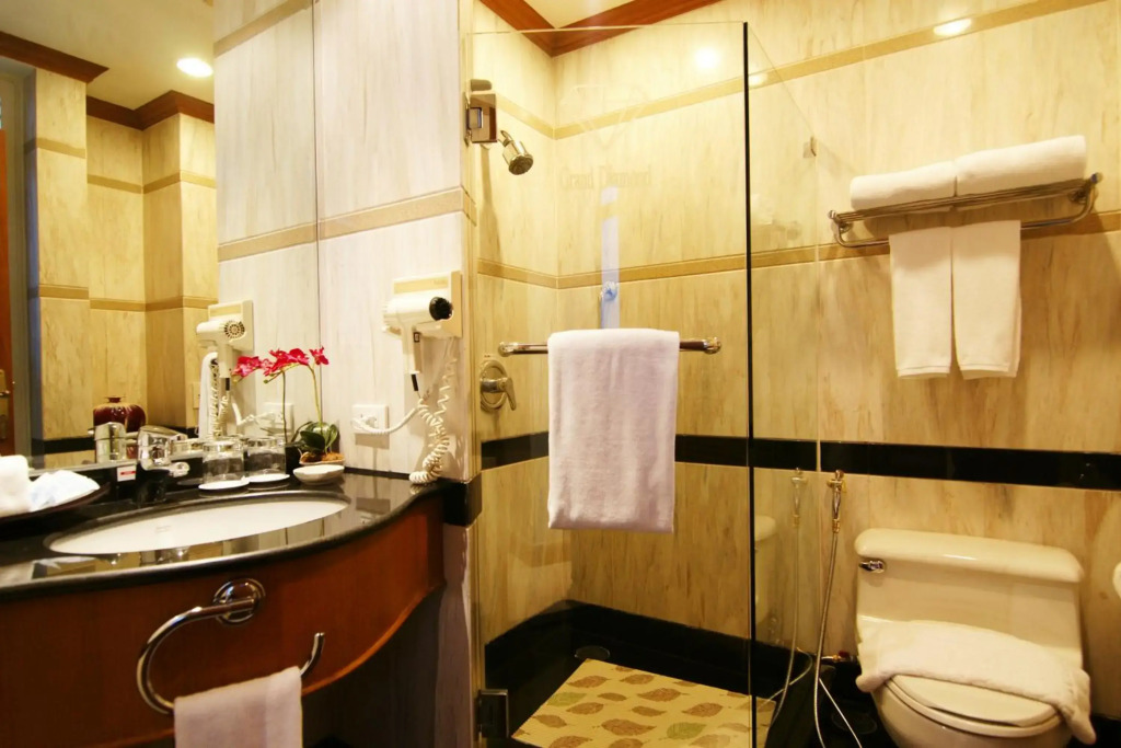 Grand Diamond Suites Hotel