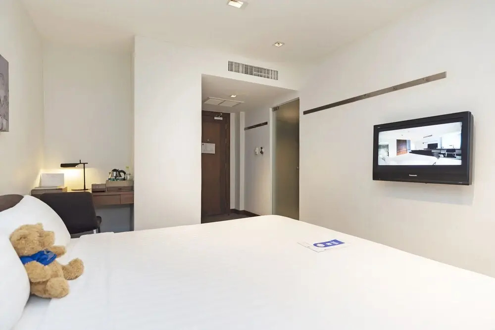 Silver Living Phrom Phong by Favstay