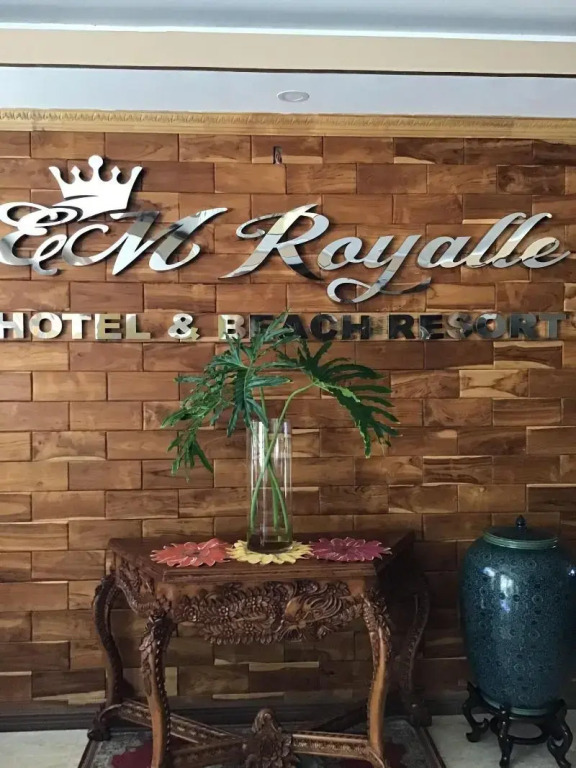 EM Royalle Hotel & Beach Resort