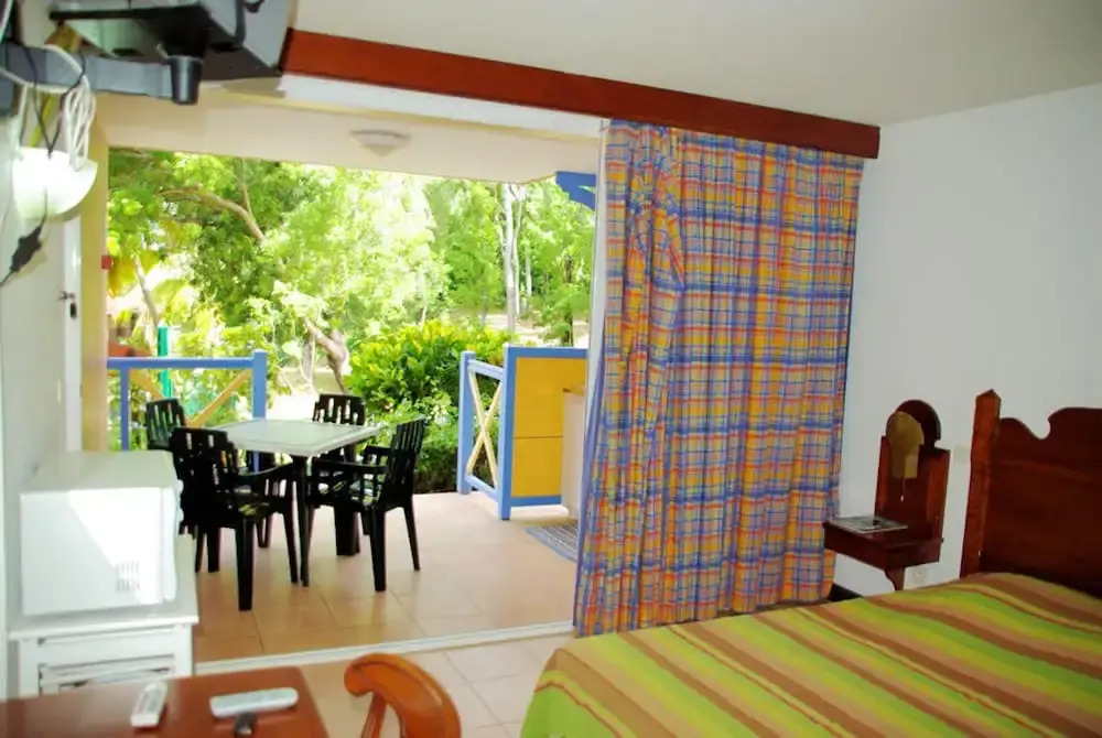 Studio in Sainte-anne, With Enclosed Garden and Wifi - 100 m From the Beach