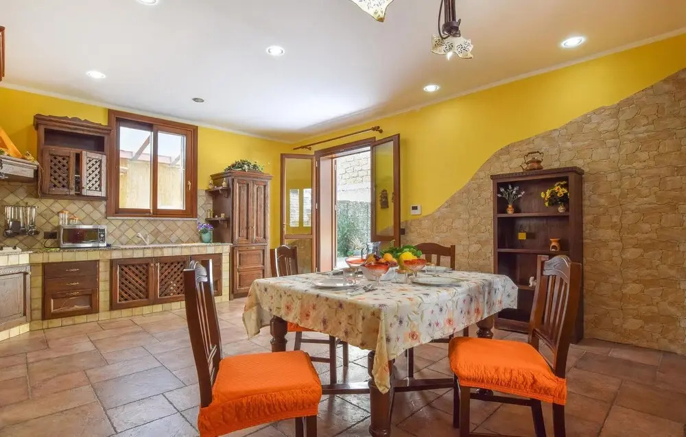 Stunning Home in Aspra With 3 Bedrooms and Wifi