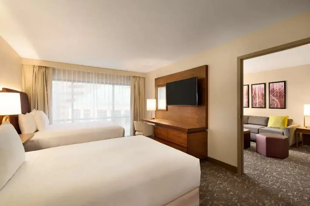 Hilton Phoenix Suites