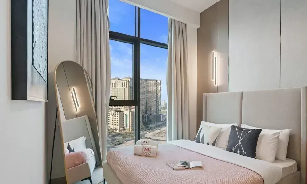 1BR Apt Near Downtown Dubai Pool Skyline Views