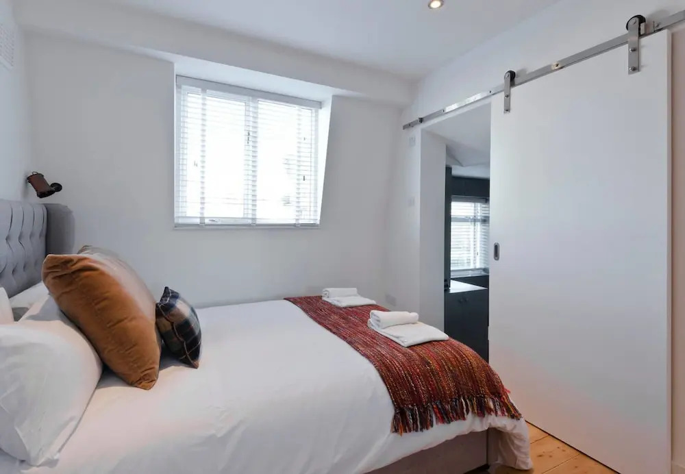 Modern 2bed in Brook Green/ Olympia
