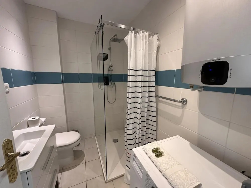 One Bedroom Apartment in Cannes With a Balcony and Great sea Views - 821