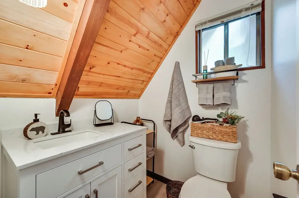 Deck & Grill: A-Frame Cabin in Munds Park