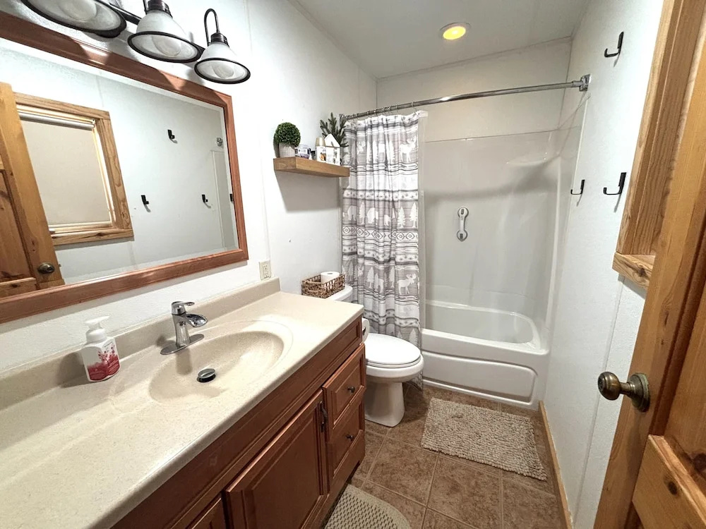 Yodeling Loon Hideaway 3 Bedroom Home