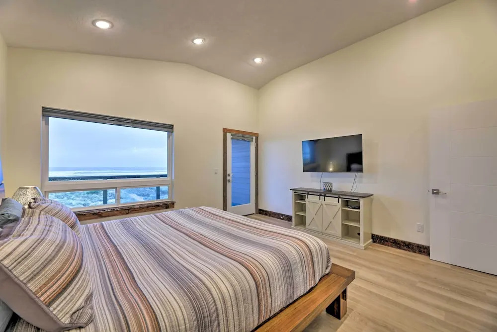 Sanderling Sea Cottages, Unit 5 w/ Ocean Views!
