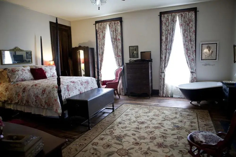 1818 Main Street Bed & Breakfast