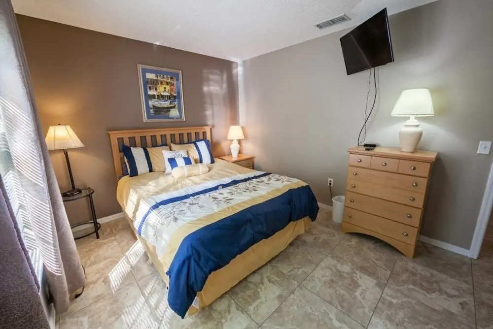 Private Pool 2 Queens And Twin Room! 3 Bedroom Home by RedAwning