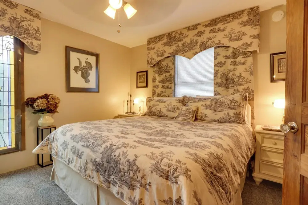 Riverfront Couple's Retreat in Smoky Mountains!