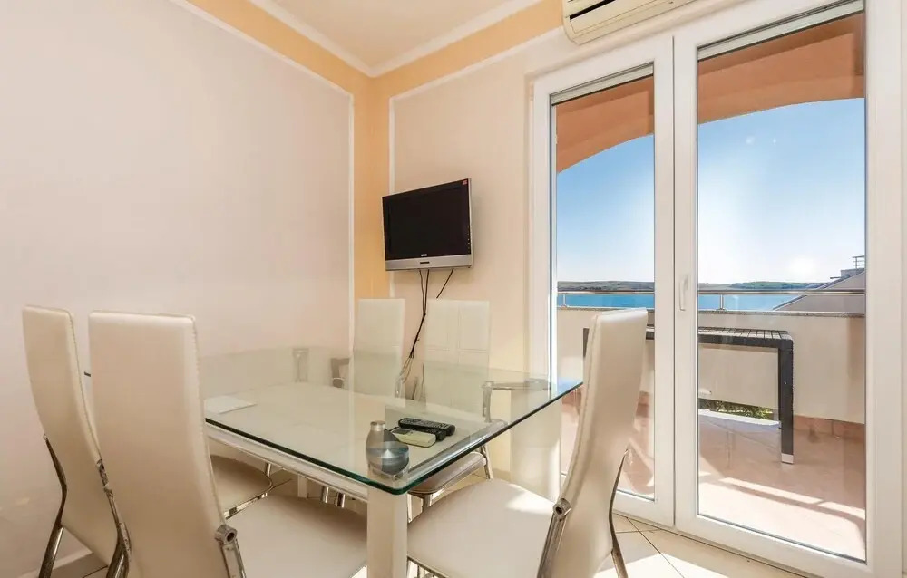 Amazing Apartment in Povljana With 2 Bedrooms