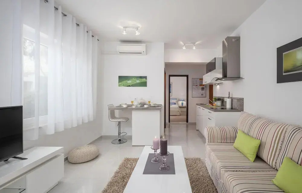 Stunning Home in Dramalj With Wifi and 2 Bedrooms