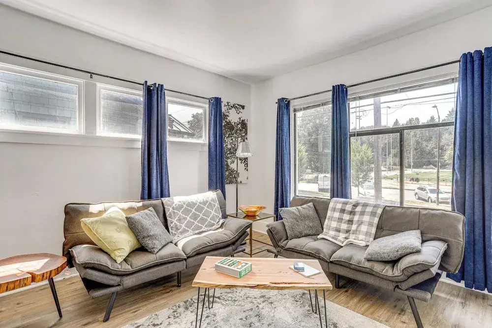1 Mi to Green Lake: Family-friendly Seattle Home