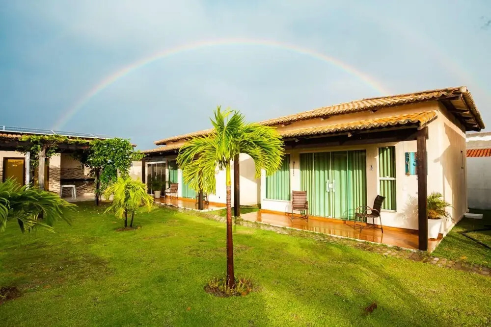 Chal Aconchegante com Vista Jardim em Vila - 04