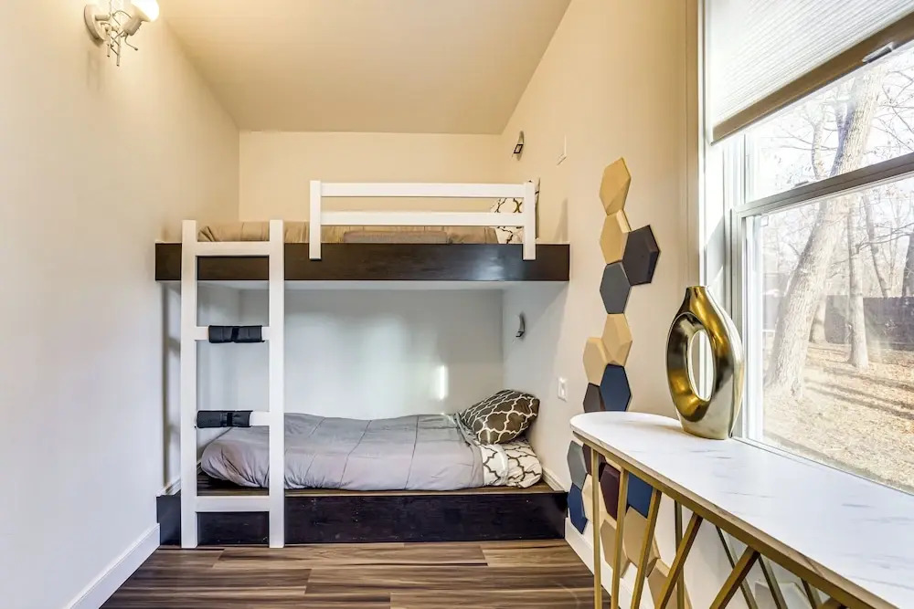 Pet-friendly Group Getaway 12 Mi to Camelback Mtn!