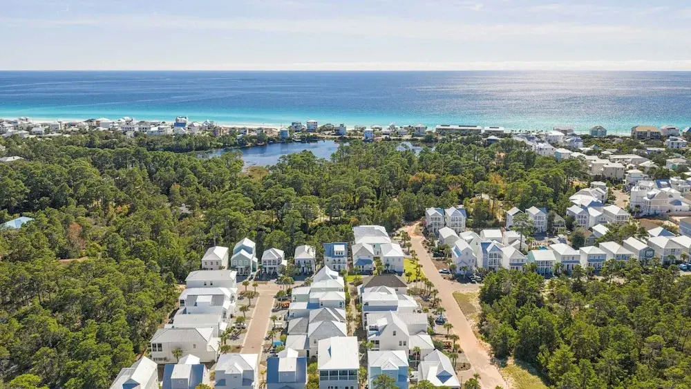 Constant Getaway by Avantstay 30A Coastal Retreat Outdoor Lounge, Golf Cart, Bikes + Near Beach