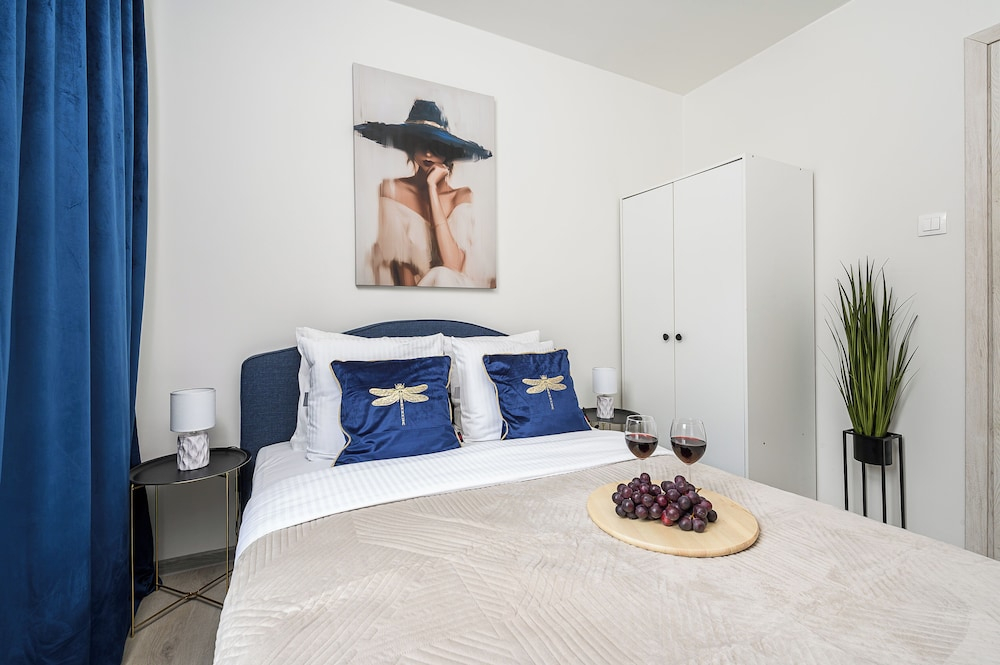 Lumina cozy 3-room apart near the metro