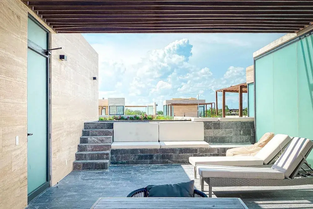 Modern 3 BR Penthouse With Pool View and Free Shuttle to Beach Club Roof Top Pool BBQ Area Yoga Space