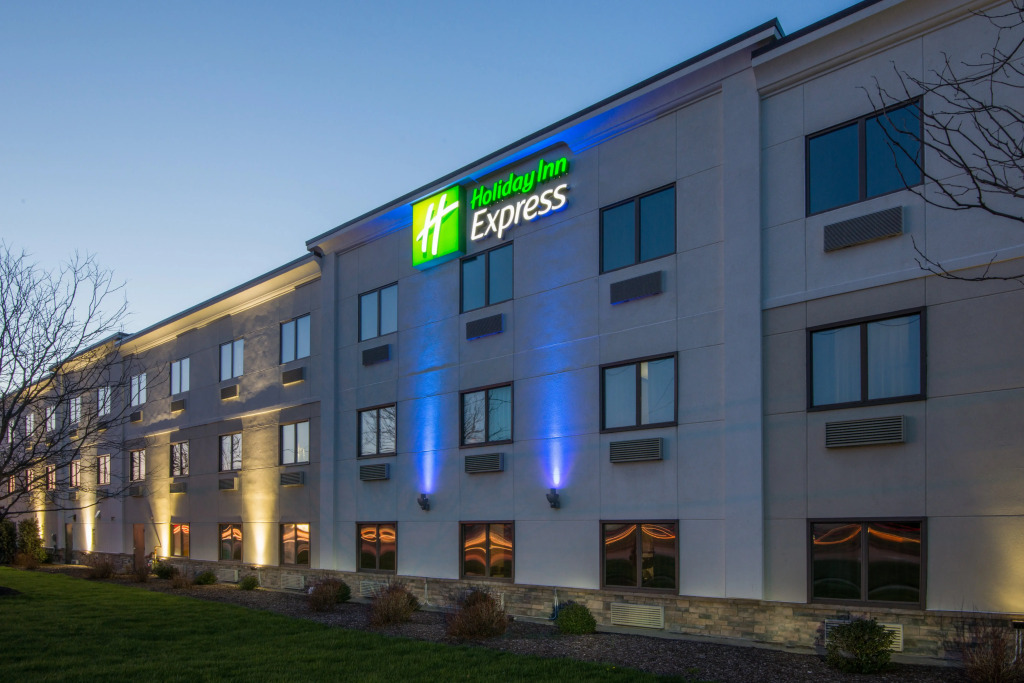 Holiday Inn Express Cleveland Airport - Brook Park by IHG