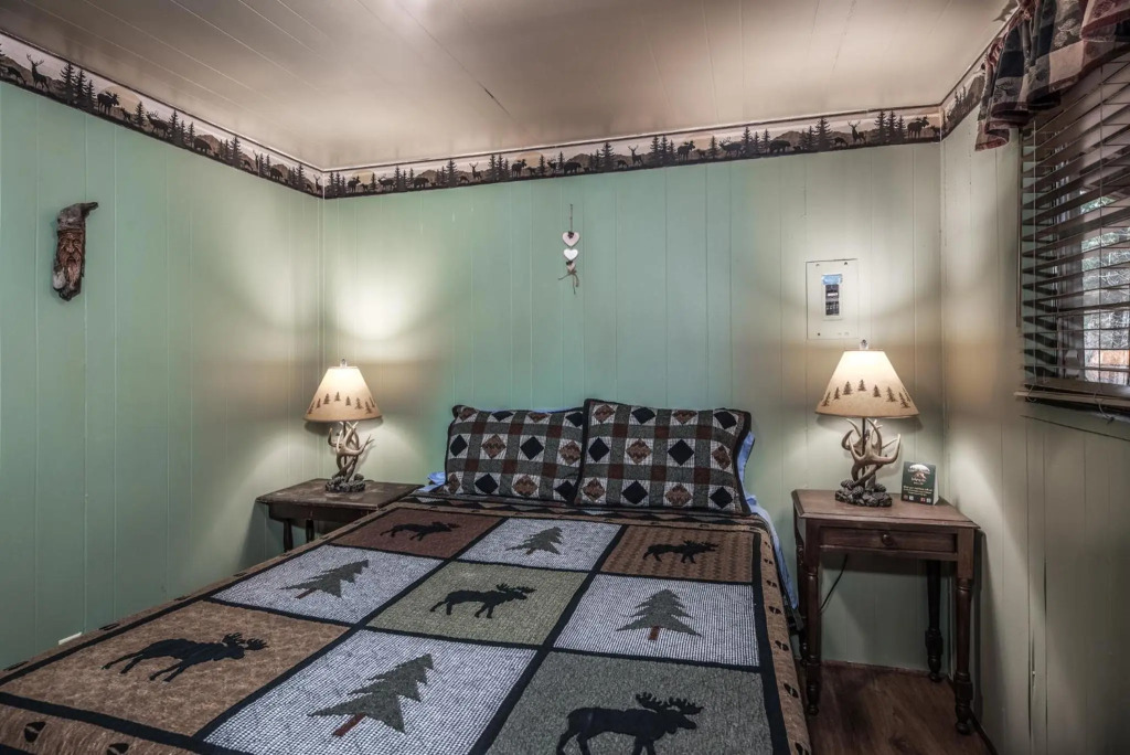 Bear Country - Upper Canyon Hot Tub cabin with fire table