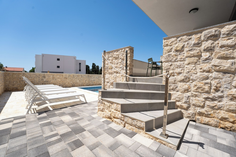 Meridian Pool Residences