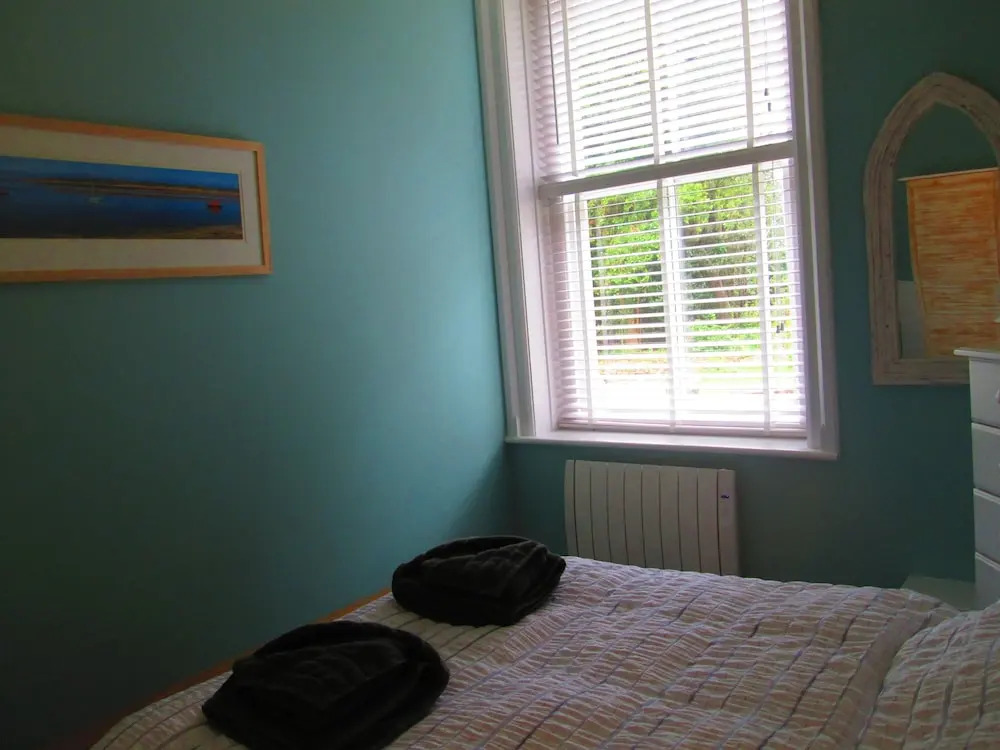 The Old Kitchens - Dog-Friendly Coastal Cottage, Isle of Wight, Near The Needles