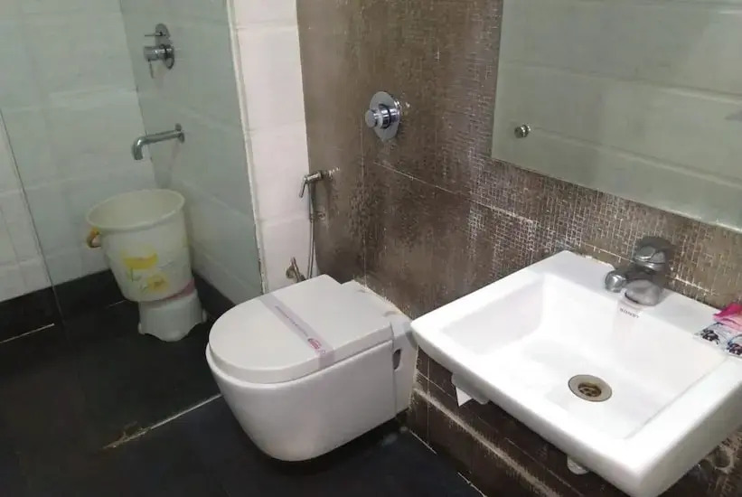 Hotel Naveen Continental @ 2Minutes Walk From Zero Road Bus Stand
