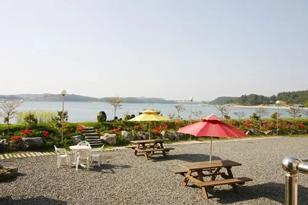 Anmyeondo Badaneun-boigo Pension