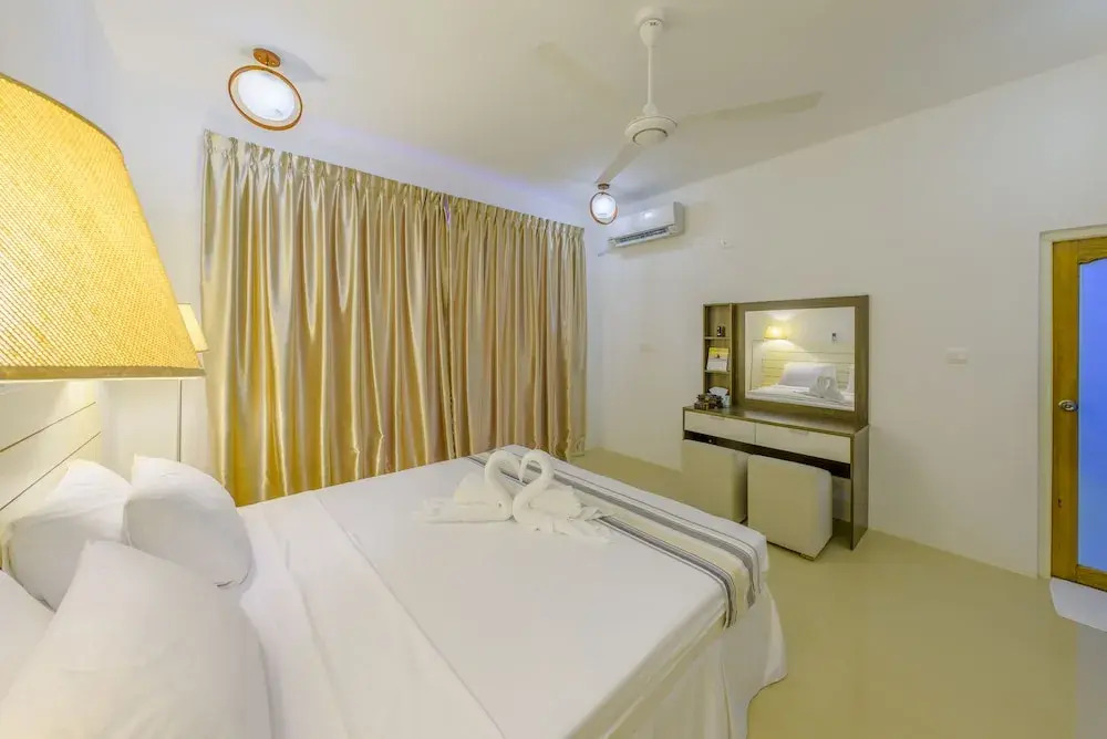 Dhigurah Retreat Beach