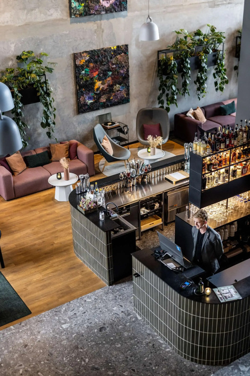 Peak 12 Hotel