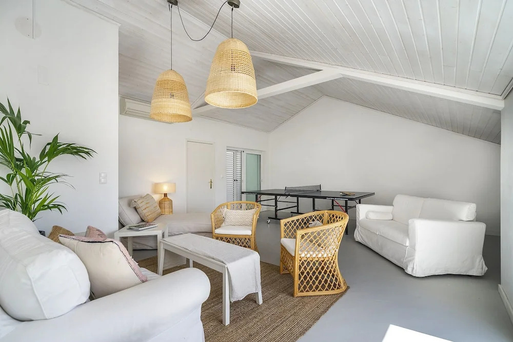 Stylish Sunny Penthouse Near Cascais Center & Greenspace