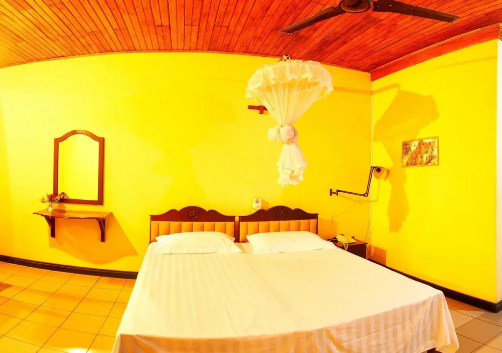 Sana's Beach Guesthouse and Restaurant
