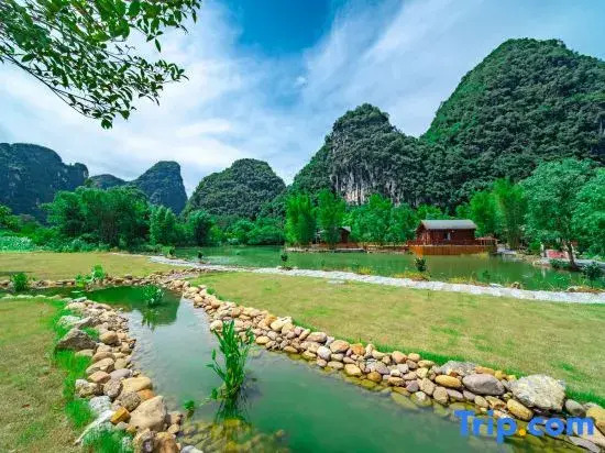 Yangshuo Lotus Pond Night Villa