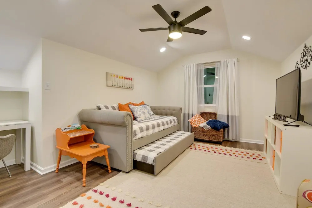 Updated Granbury Home in Historic District!