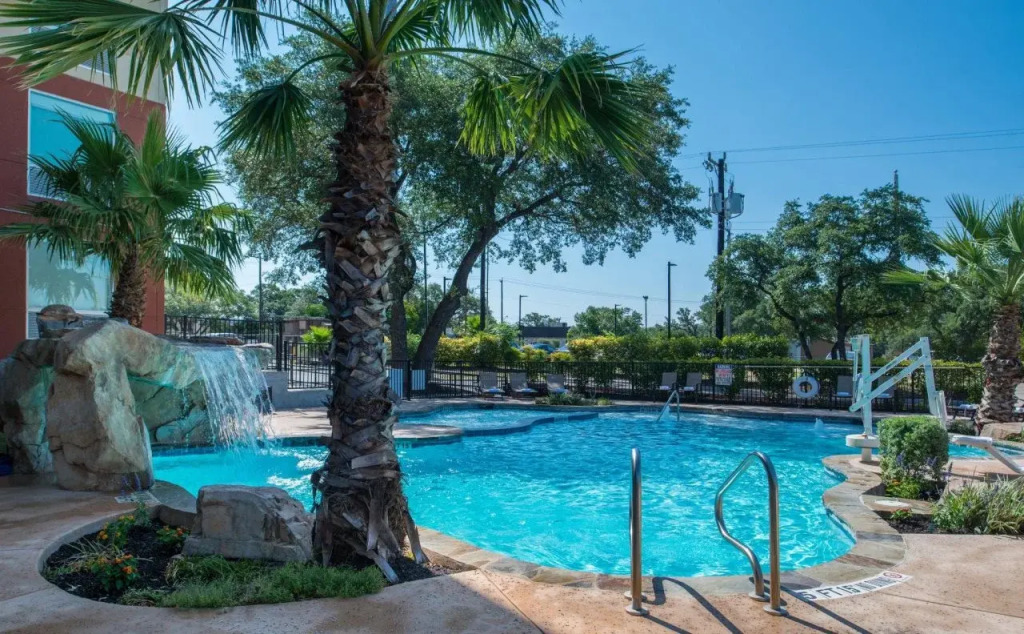 Holiday Inn Express & Suites San Antonio Medical - Six Flags by IHG