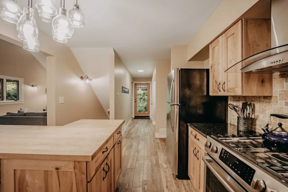 69sl - Upscale - Hot Tub - Wi-fi - Bbq - Sleeps 8 4 Bedroom Cabin by Redawning
