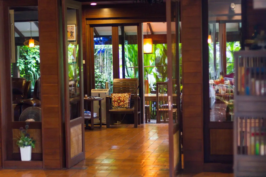 Baan La Poon Hotel
