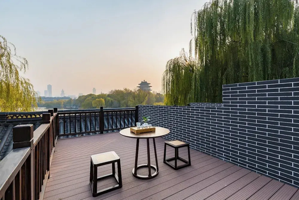 Ziyue Minghu Hotel