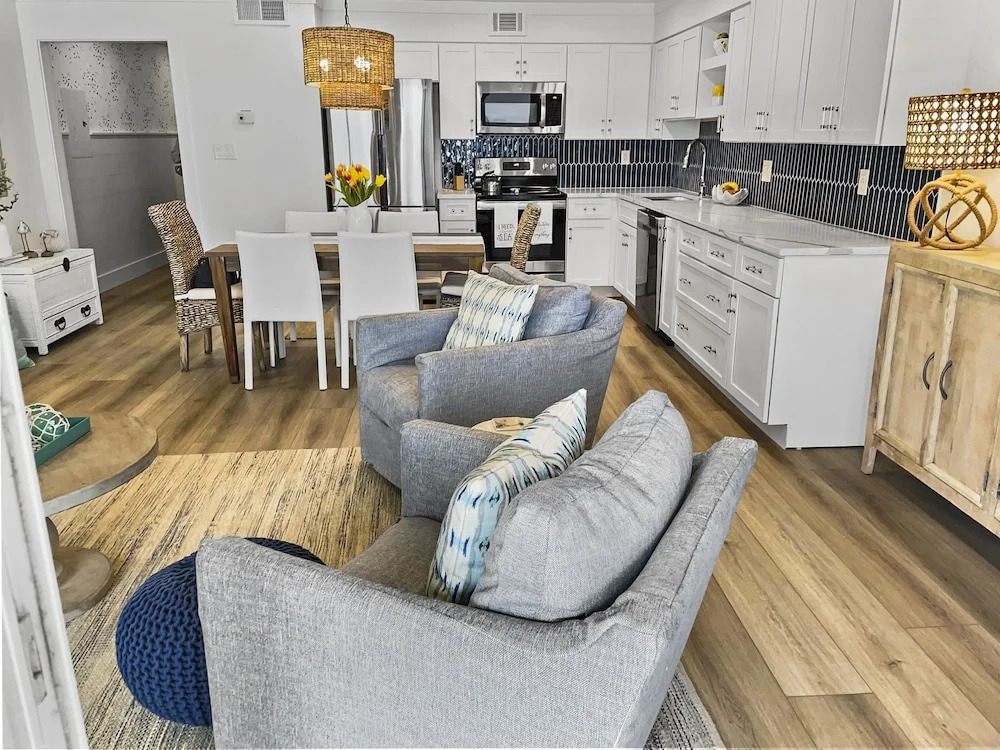 Endless Waves -208 ES - 1 Br condo by RedAwning