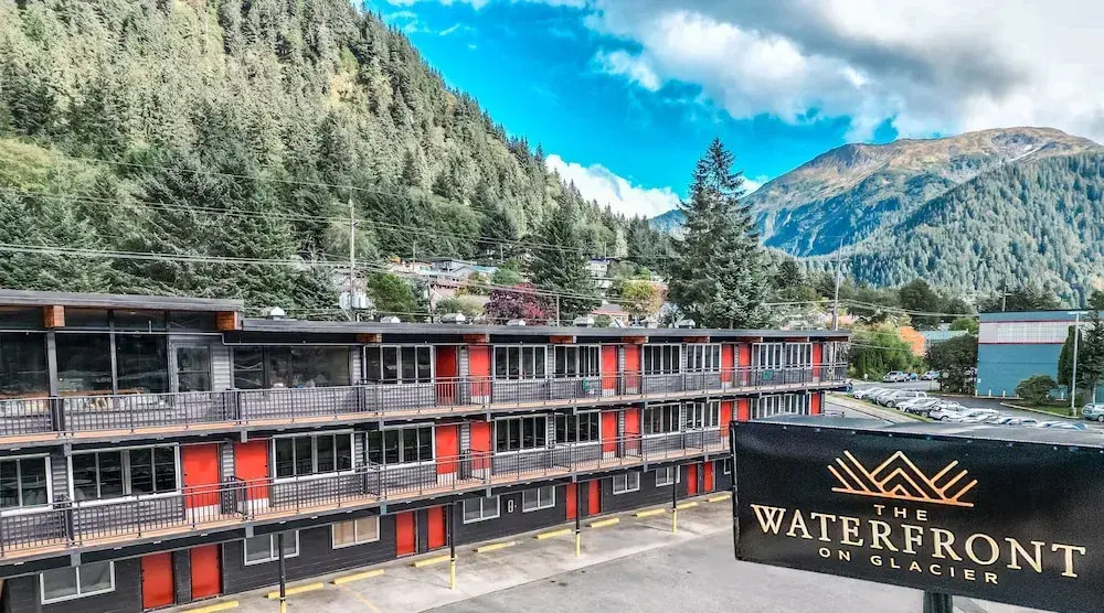 Breakwater Inn